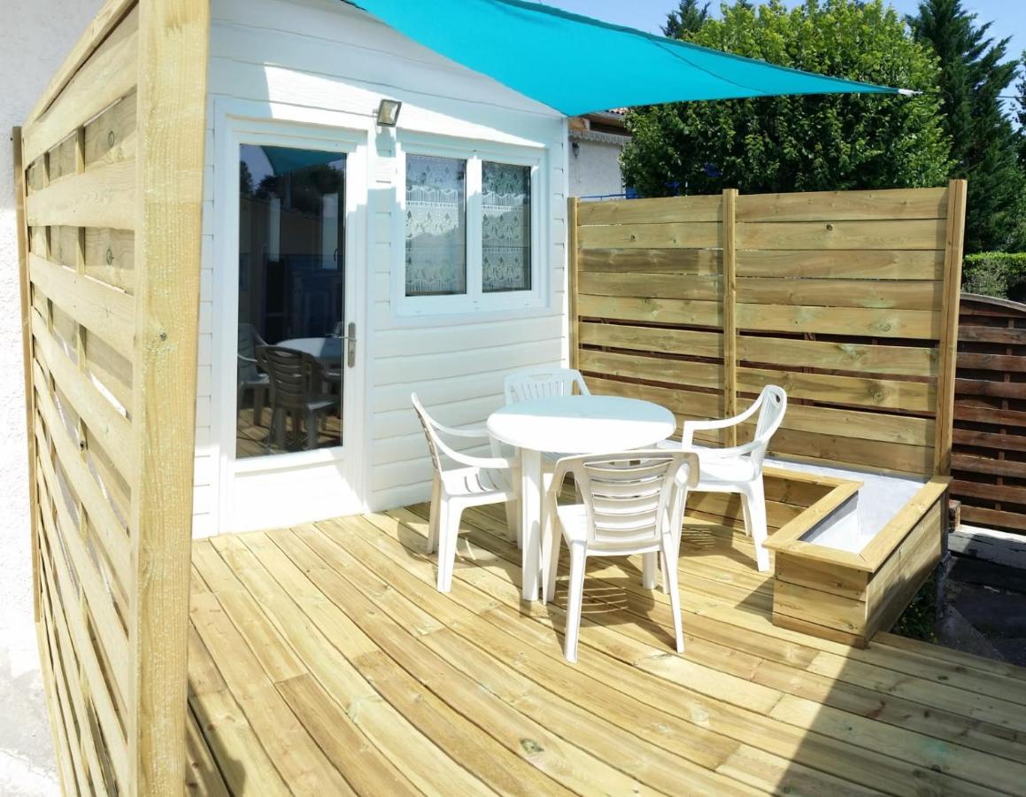Maisonnette Bois Flottes Salles  Luaran gambar
